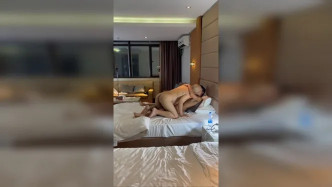 金主光头约玩短发肌肉小帅激情热吻干菊 4部合集 video