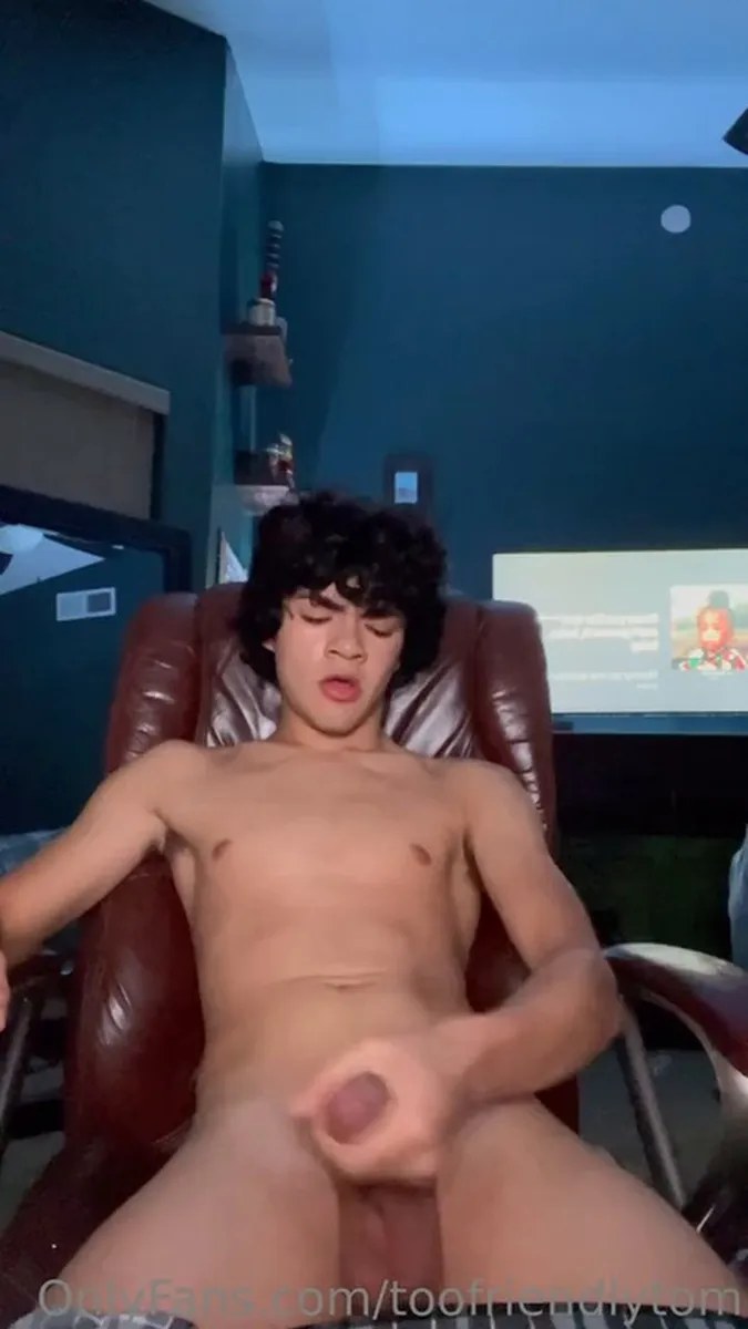 Tom (43) video