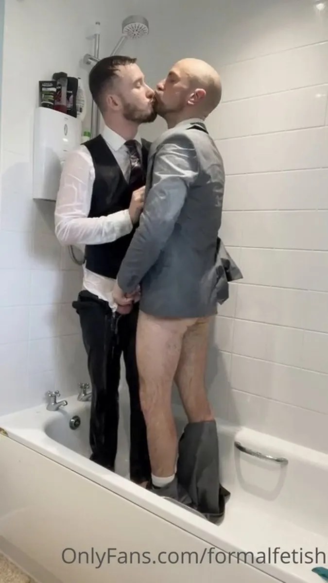 0h3vk45f7neszhdwsfid7 Something Tells Me We Need A Bigger Shower @obus13 video