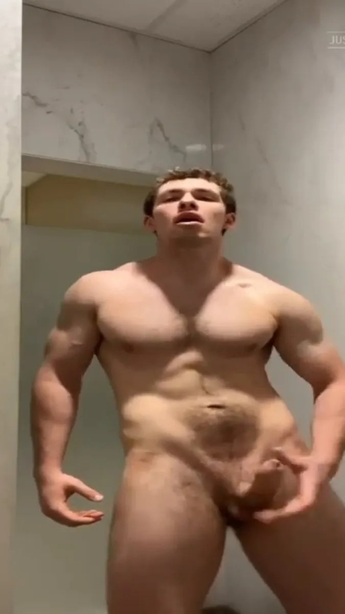 04207 Minute Piss Compilation video