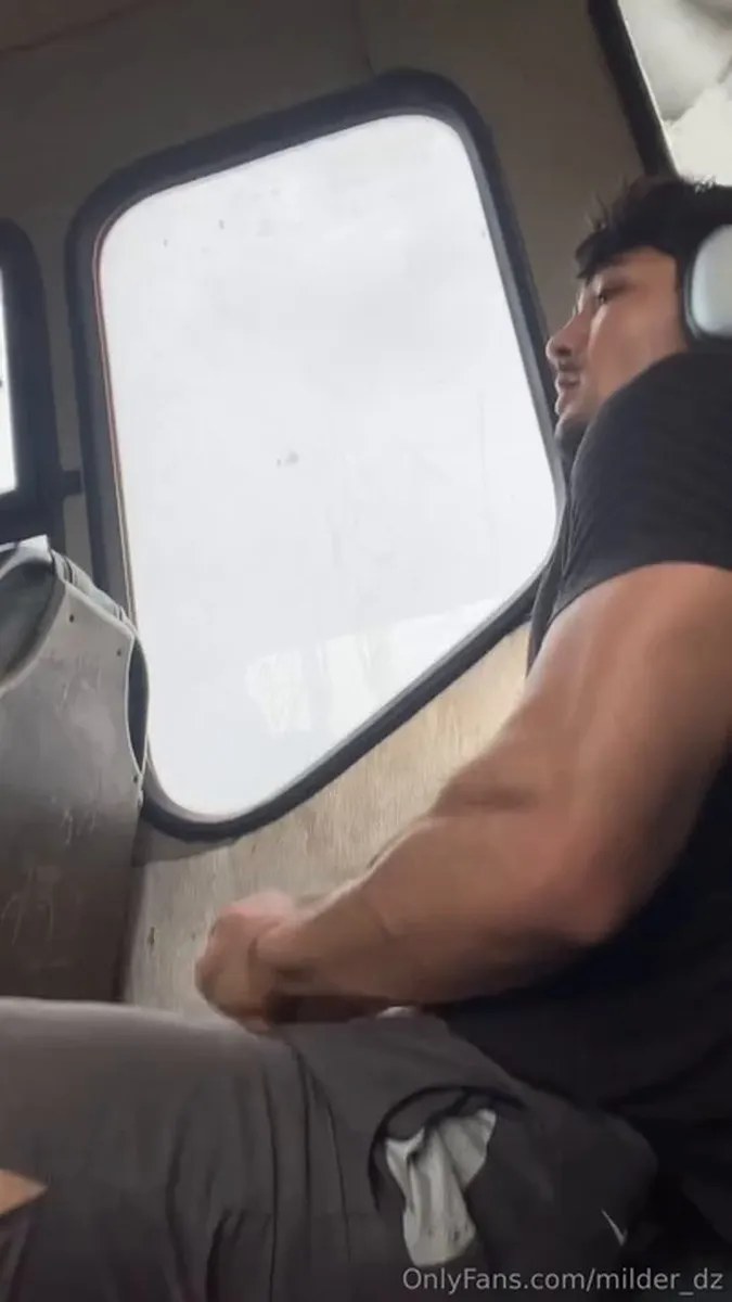 Jerking On The Bus (2K) video
