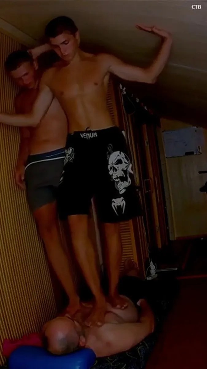 TRAMPLING TWINS TRICKS Trickfighter Gay Feet video