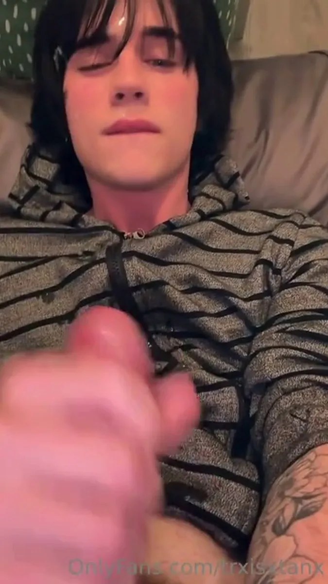 Massive Load On His Face video