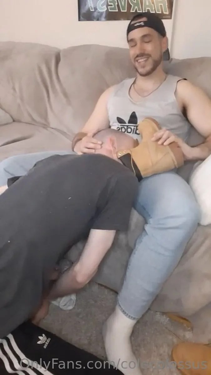 Master Cole Colecoloccus OF  FOOTSTOOL   (FOOTWORSHIPORAL13 MIN) video