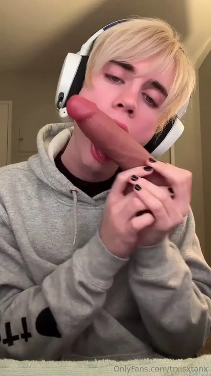 Sucking Dildo video