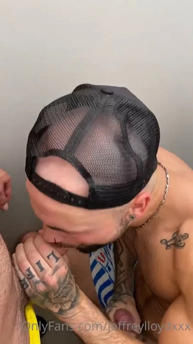 JeffreyLloyd Bathroom Stall BJ video