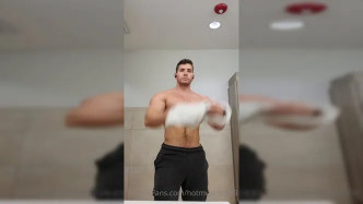 Hotmuscles6t9 0530 video