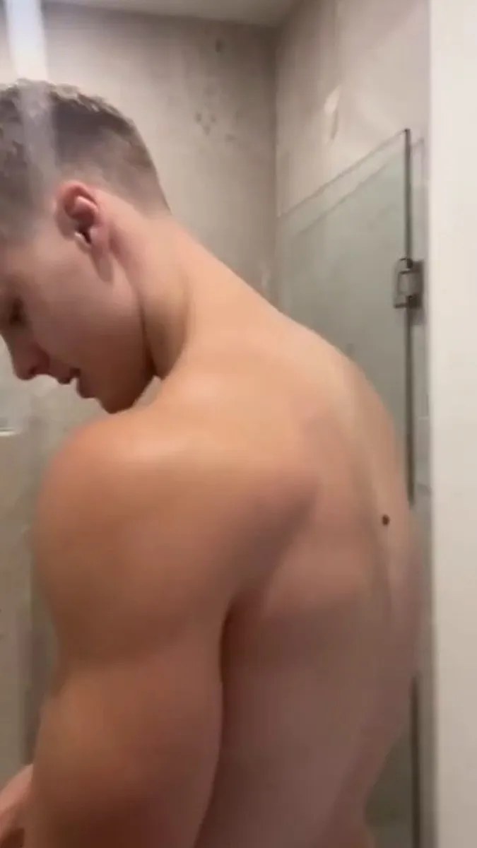 PeachyyBoy & ThesexyPT Kiss video