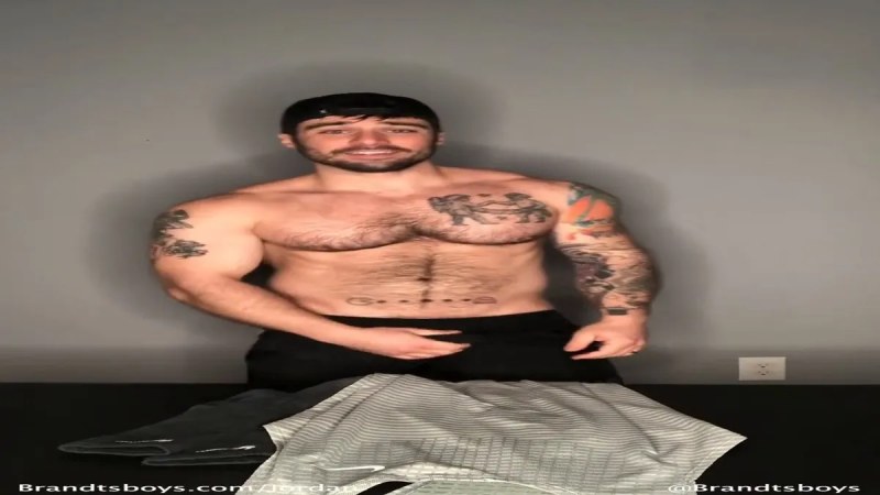 Jordan Works Out At Gym And Jerks Off Over His Gym Clothes – JordanxBrandt – Gay For Fans  video