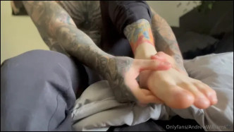 20240422 MassagingMyFeetnoTalking 0 video