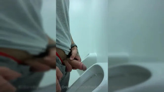 JeffreyLloyd Urinal Piss And JO video
