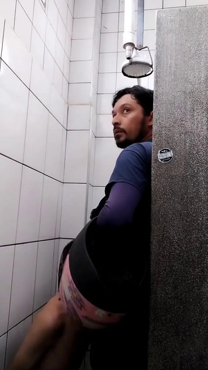 FLAGRAS E SEXO No Banheiro Dos Caminhoneiros   VIDEO 7 video