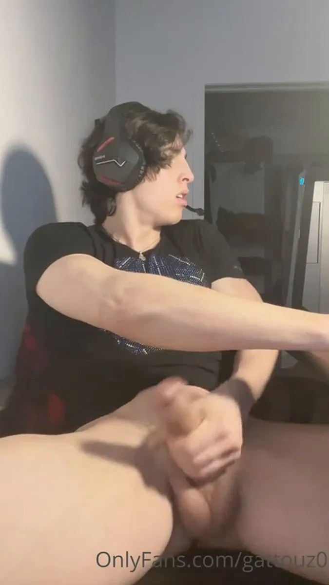 Gattouz0 1939 video
