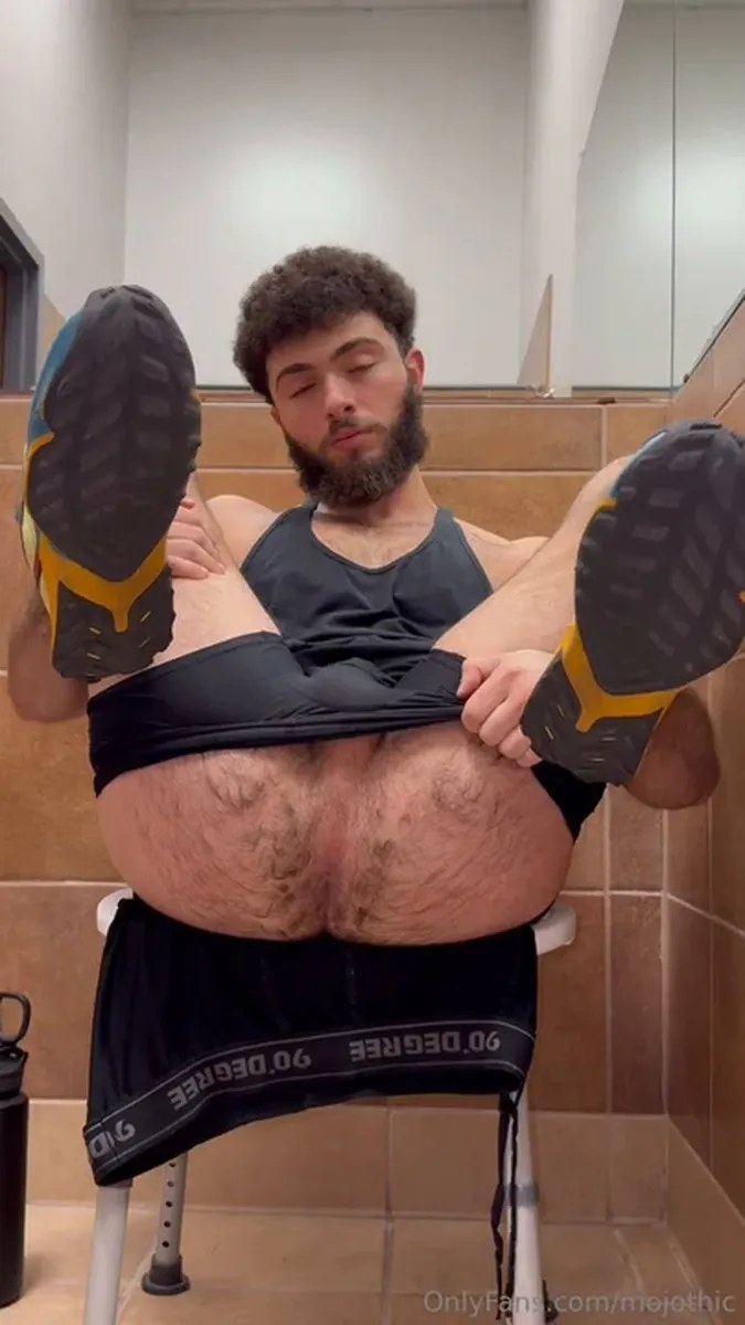 20231205 HadAStrongBackDayNowComeToTheLockerRoomIHaveA 0 video