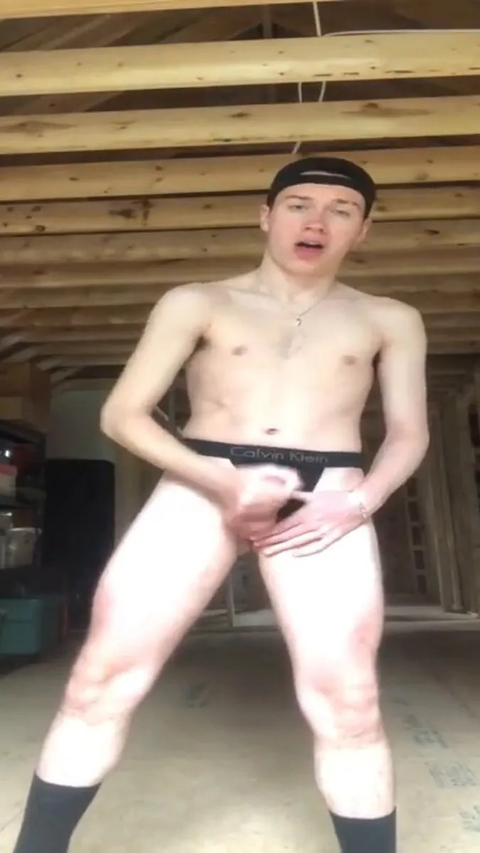 19 Year Old Jesse Gold Jerks Off In His Attic video