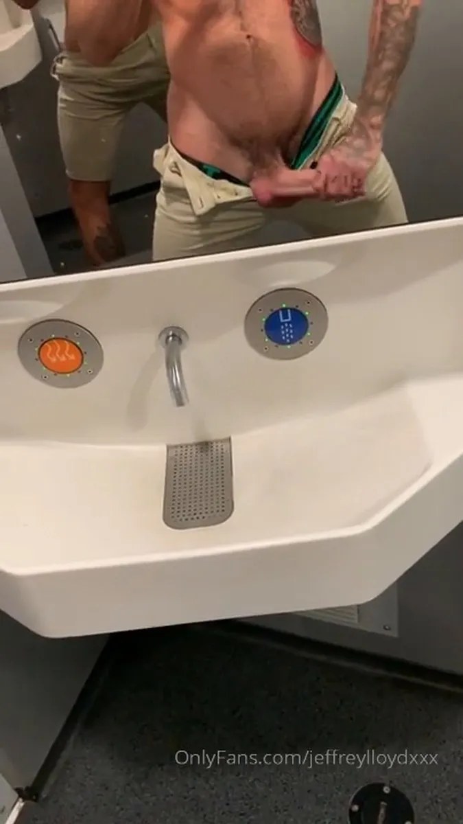 JeffreyLloyd Dick Out Men's Room video