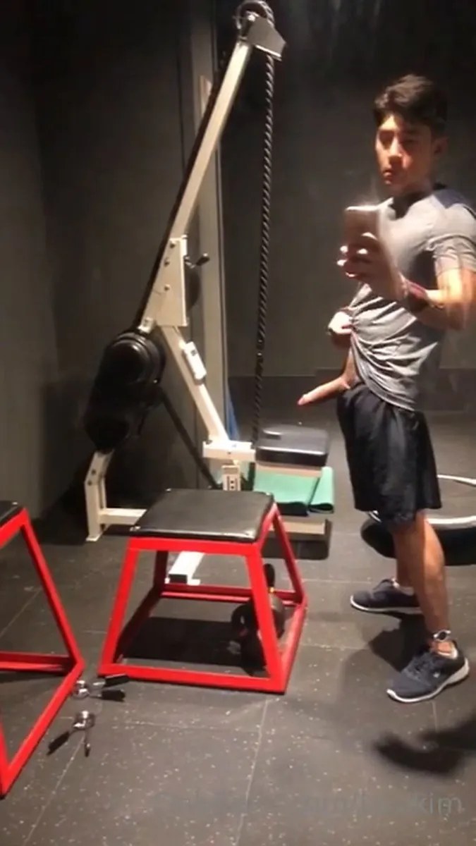 (1) video