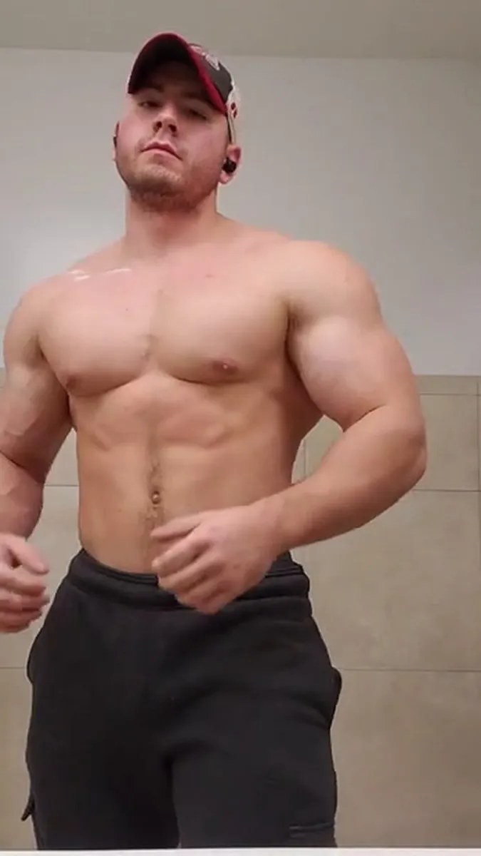 Hotmuscles6t9 0417 video