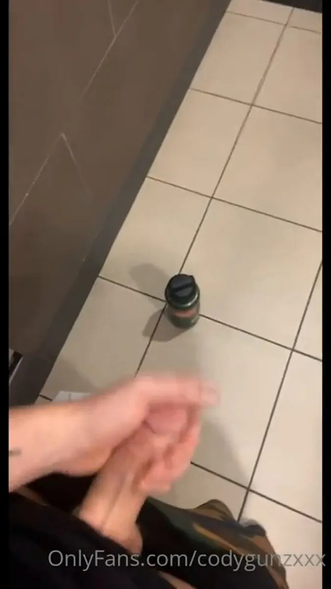 So Horny Today... I Just Had To Blow My Load At The Gym video