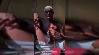 Onlyfans.com   Yuri Oberon OnlyFans Solo (50) video