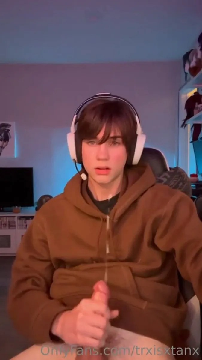 Cum On Brown Hoody video