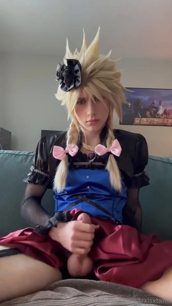 Cloud (Final Fantasy 7) In Drag Cosplay Pt1 video