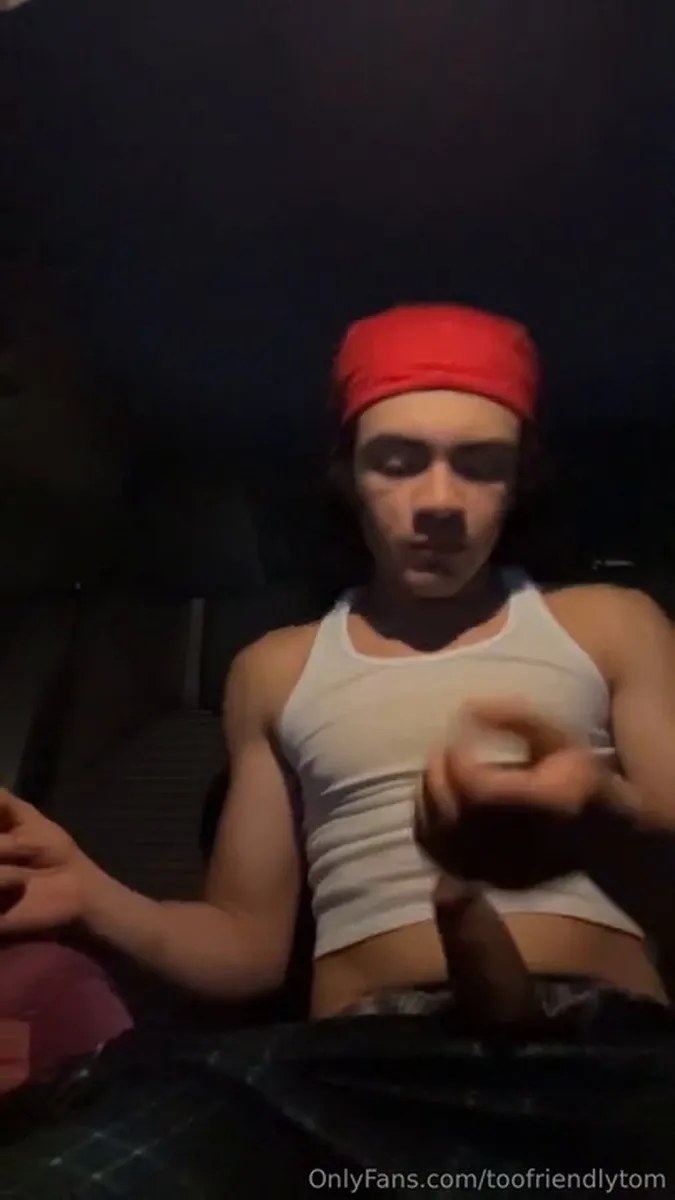 Tom (8) video